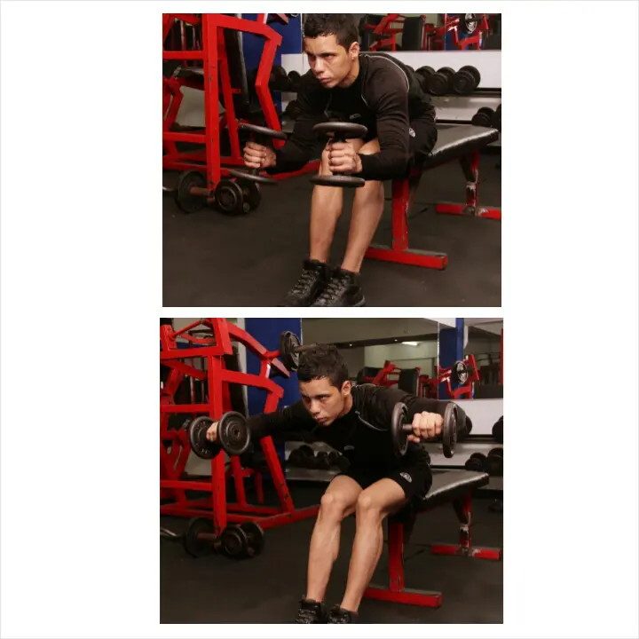 Movimiento en silla para trabajar el hombro posterior.