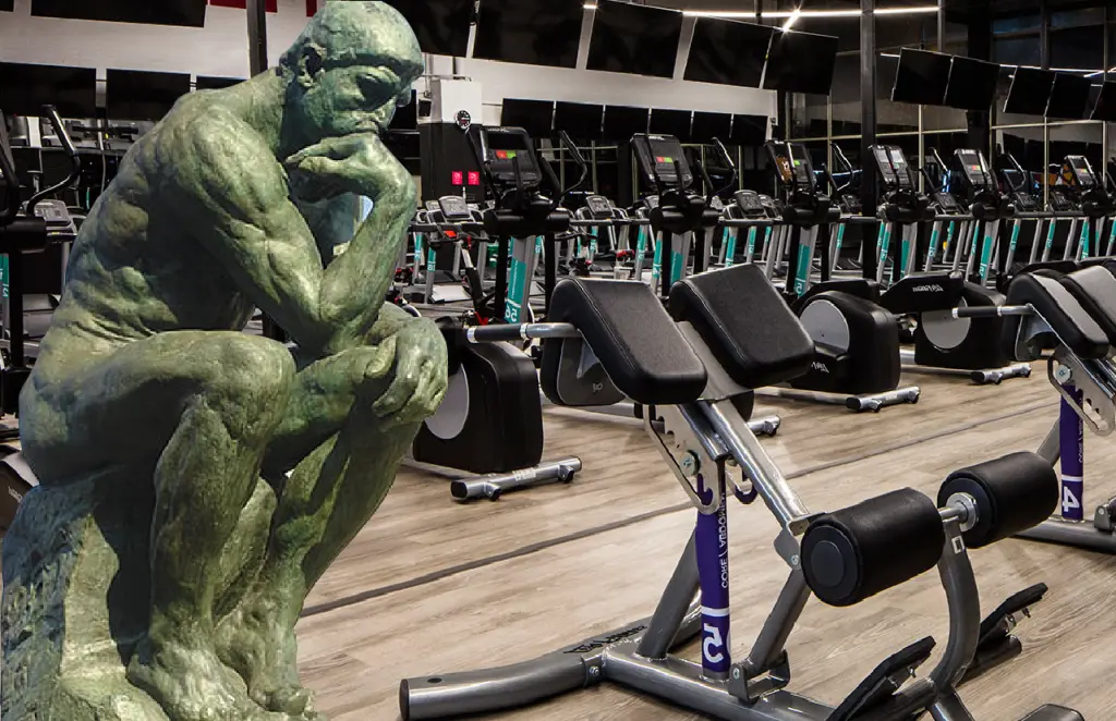 Como estatua pensando qué entrenar